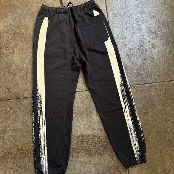 Y-3 Men's Relaxed-Fit Sweatpants with GFX Logo Applique - Picture 12 of 12